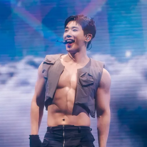 Экс-участник MONSTA X Вонхо провел фанмитинги в США и выступил на престижном фесте: как это было