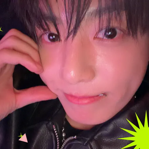 Мат, алкоголь и шокирующие признания: как прошёл эфир Чонгука из BTS Мат, алкоголь и шокирующие признания: как прошёл эфир Чонгука из BTS