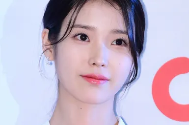 Певица IU пожертвовала 500 миллионов вон на благотворительность в конце года