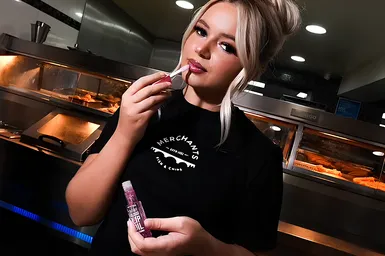 Как продавщица фастфуда получила контракт от Rimmel London благодаря TikTok