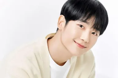 Чон Хэ Ин продлил контракт с FNC Entertainment