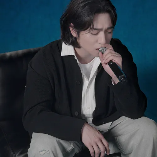 Сонджин из DAY6 покорил фанатов акапельным исполнением треков из дебютного альбома