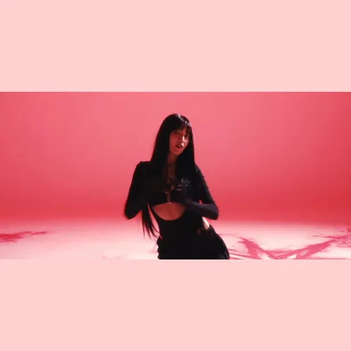 Минни из (G)I-DLE выпустила специальный клип на трек Cherry Sky