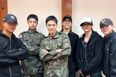 MONSTA X отметили возвращение Минхёка после службы в армии