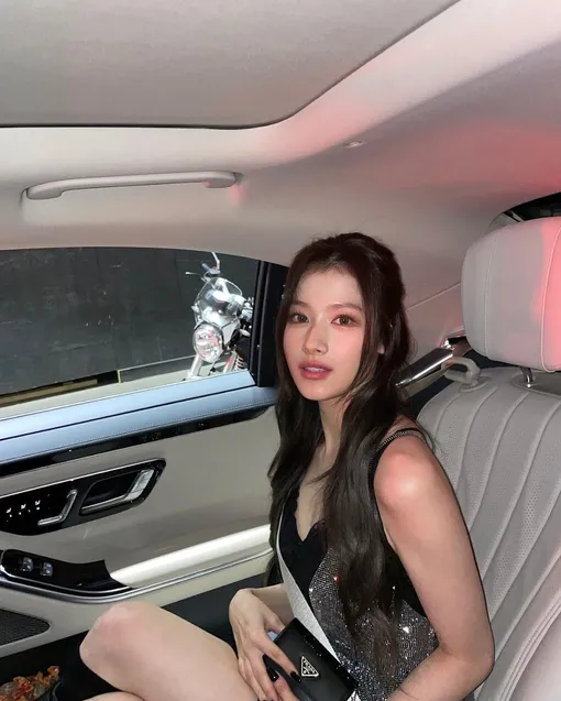 Сана из TWICE Сана из TWICE