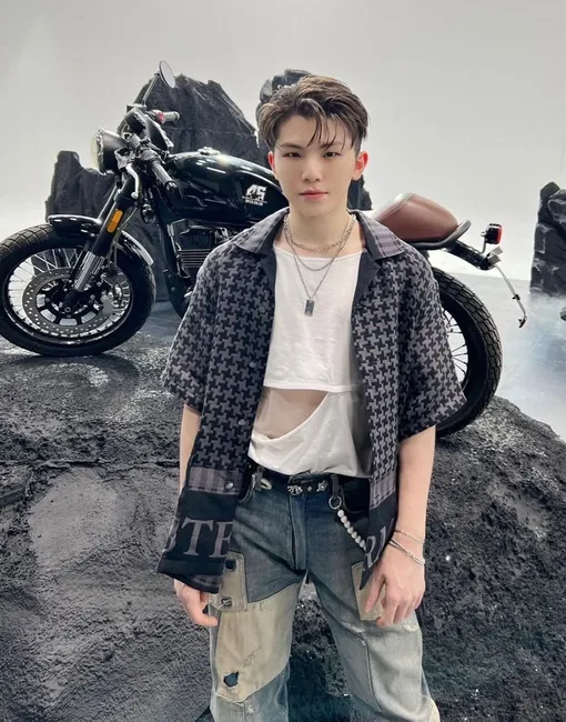 УДЖИ ИЗ SEVENTEEN