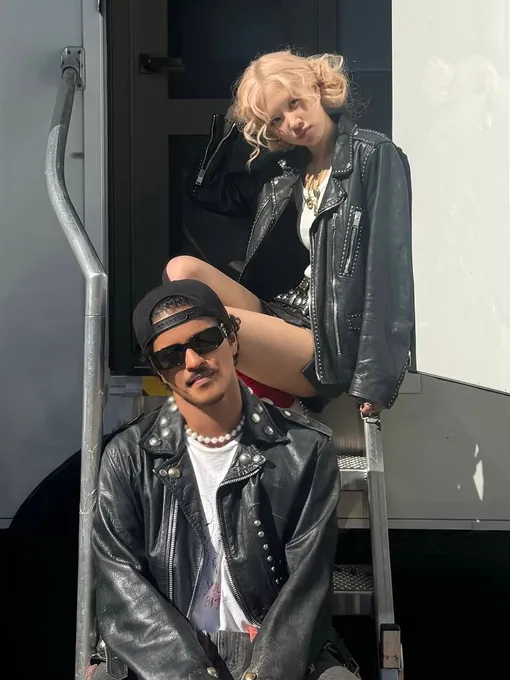 Розэ и Бруно Марс Розэ и Бруно Марс