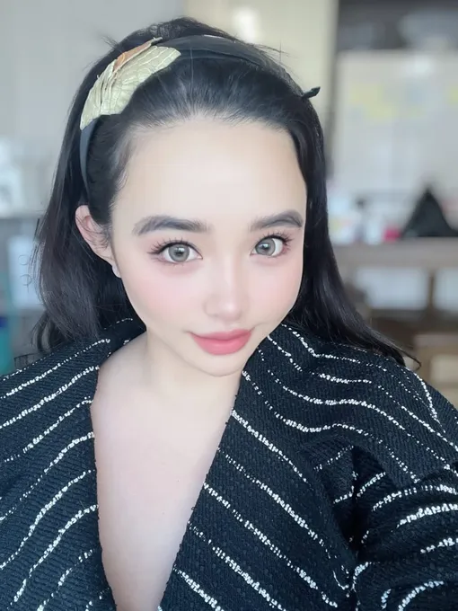 Пак Бом из 2NE1