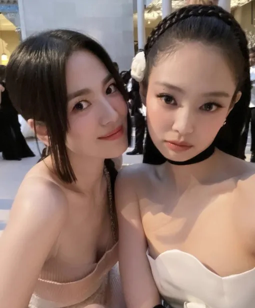 Сон Хе Гё и Дженни Сон Хе Гё и Дженни из BLACKPINK