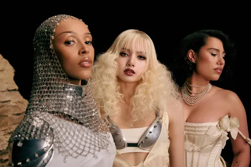Лиcа из BLACKPINK покорила MTV VMA: айдол забрала три награды подряд