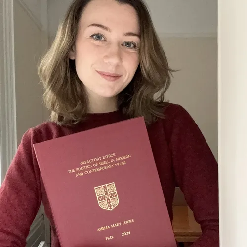 «Политика запаха»: как выпускницу Кембриджа затравили в сети за тему диссертации