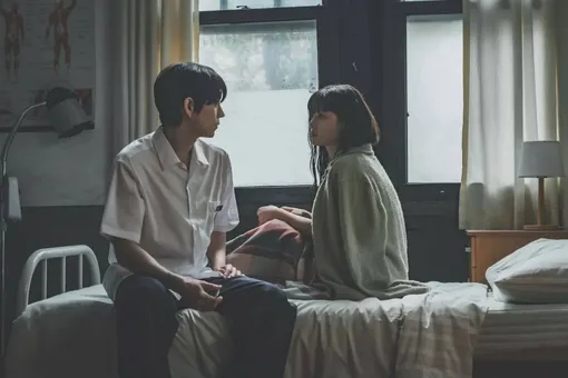 Кадр из дорамы «Дорогой Икс» Кадр из дорамы «Дорогой Икс»