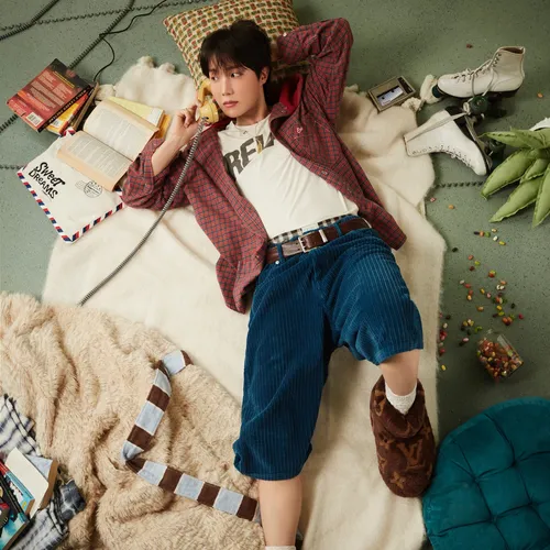 Джей-Хоуп из BTS анонсировал сингл MONA LISA и ремикс на трек Sweet Dreams