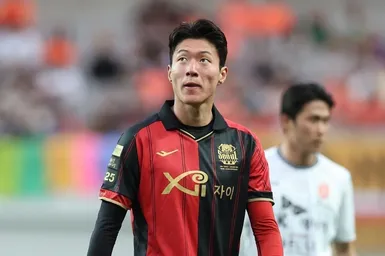 Футболист сборной Кореи Хван Ый Джо получил условку за тайную видеосъемку