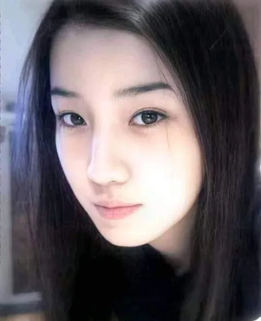 Пак Бом из 2NE1