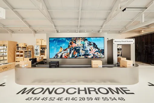 Выставка MONOCHROME группы BTS Выставка MONOCHROME группы BTS