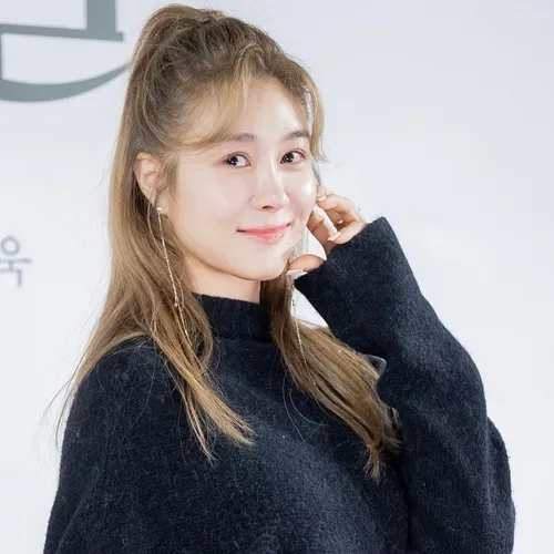 Звезда мюзиклов Ок Чу Хён рискует сесть в тюрьму из-за нелегальной работы агентства