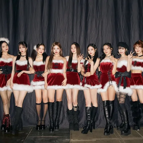 Праздничный K-pop плейлист: 14 треков для новогоднего настроения