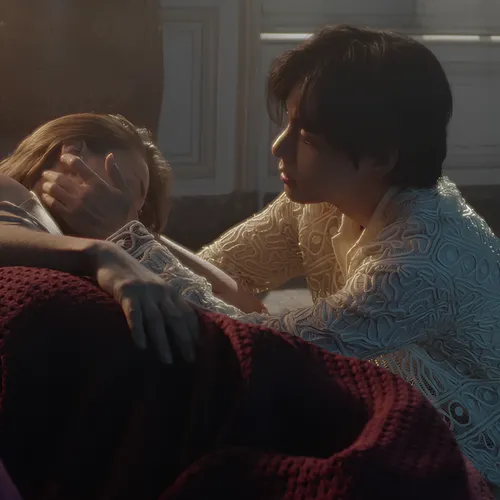 Зимняя сказка: V из BTS и Пак Хё Шин выпустили клип на песню Winter Ahead