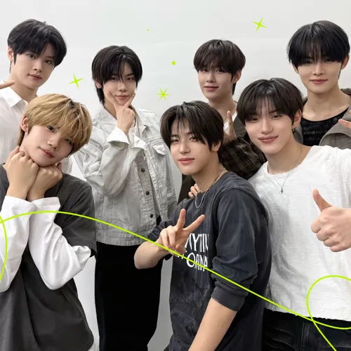 K-pop-группа CLOSE YOUR EYES выступила в Москве