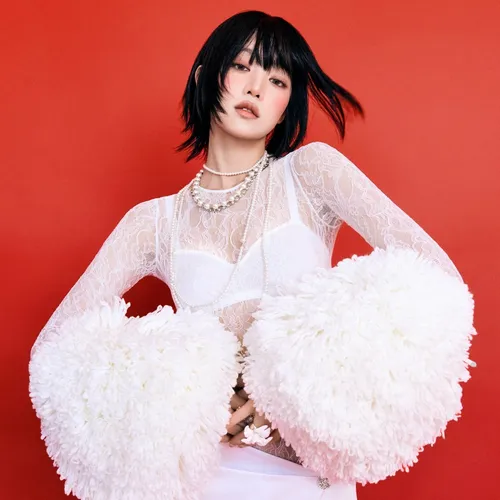 «Cама себе муза»: Минни из (G)I-DLE выпустила сольный мини-альбом HER