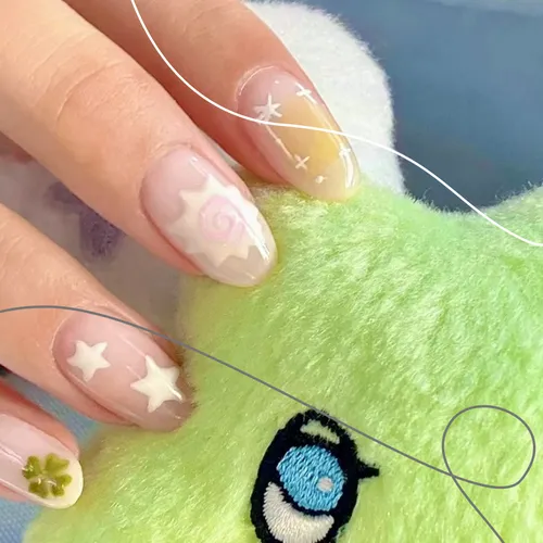 10 идей корейского маникюра на апрель 2026 года